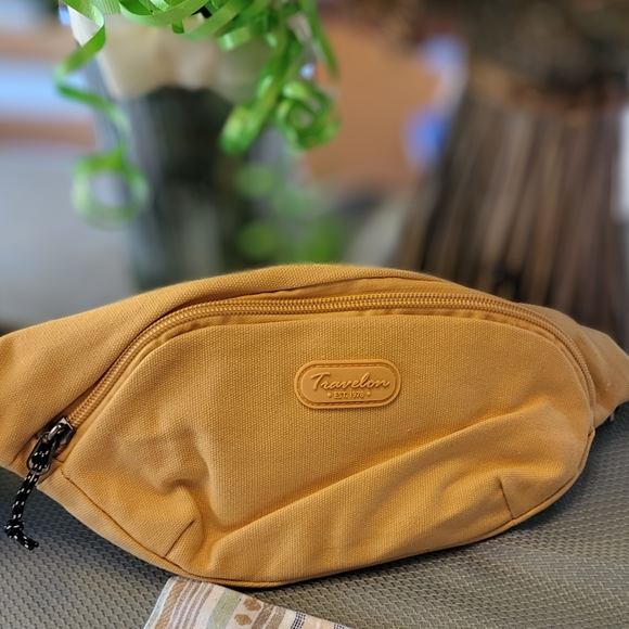 Travelon Coastal RFID Waist Bag - Picture 2 of 9